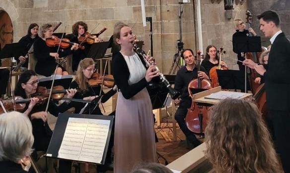 Kammerorchester Esslingen Kammerorchester konzertiert mit Solo-Klarinettistin